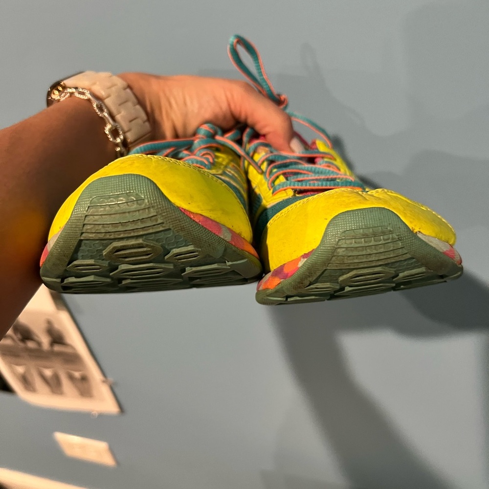 ASICS Running Shoes - Picture 3 of 6